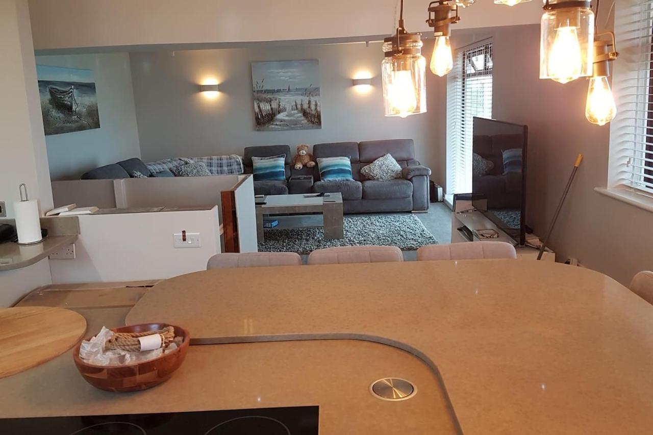 3 Bedroom Deganwy Sea View Beach House Ll31 エクステリア 写真